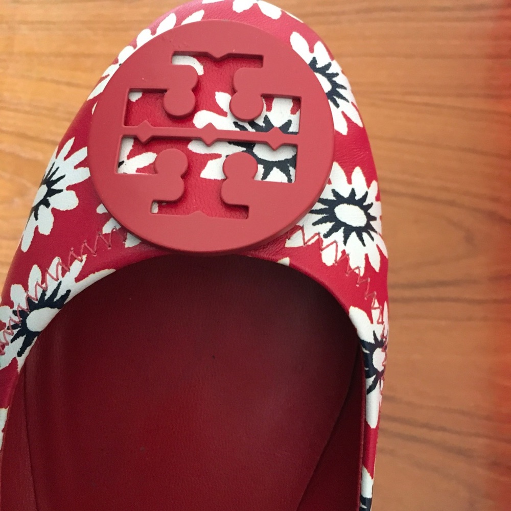 Tory Burch Rare Find ~ Size 9